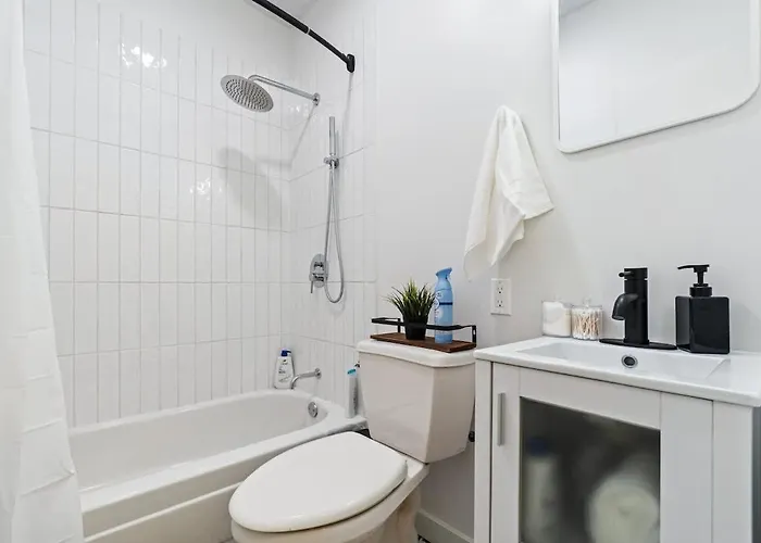 Near Stadium 2 Bdrm House W Fire Pit Free Wifi Holiday home