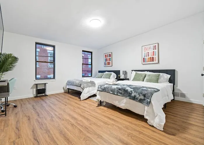 Near Stadium 2 Bdrm House W Fire Pit Free Wifi Holiday home