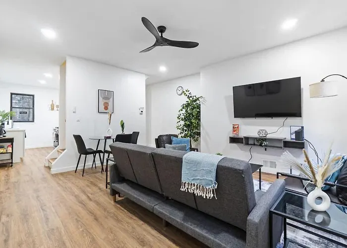 Near Stadium 2 Bdrm House W Fire Pit Free Wifi Holiday home Pittsburgh