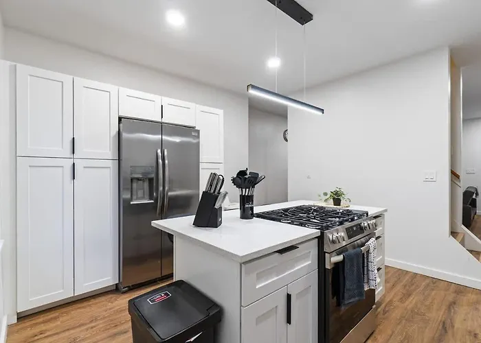 Near Stadium 2 Bdrm House W Fire Pit Free Wifi *