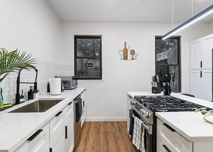 Near Stadium 2 Bdrm House W Fire Pit Free Wifi Holiday home