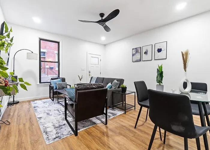 Near Stadium 2 Bdrm House W Fire Pit Free Wifi